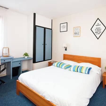 מלון Hotel - Restaurant Atlantide 2*